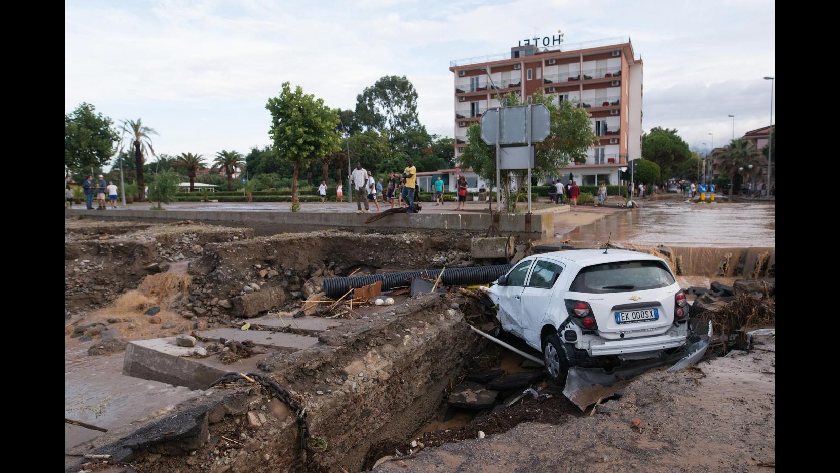 Maltempo in Calabria, chiesto stato di emergenza. Riaperta parte ferrovia ionica