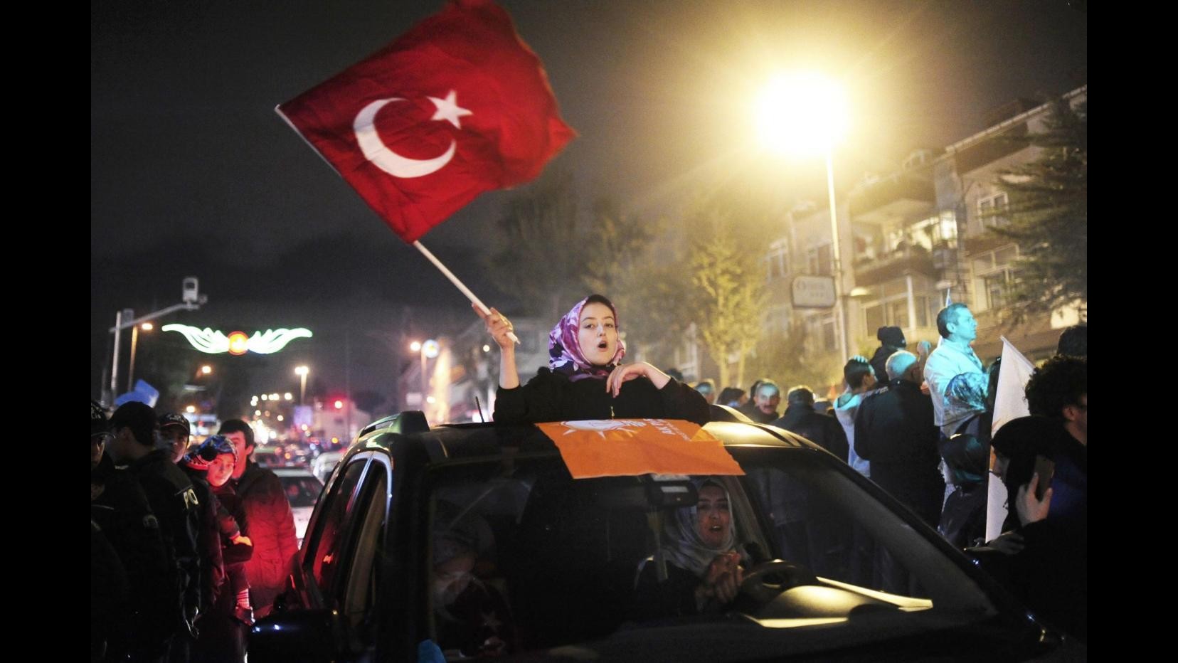 Turchia, Erdogan esulta dopo la vittoria: Un voto che favorisce la stabilità