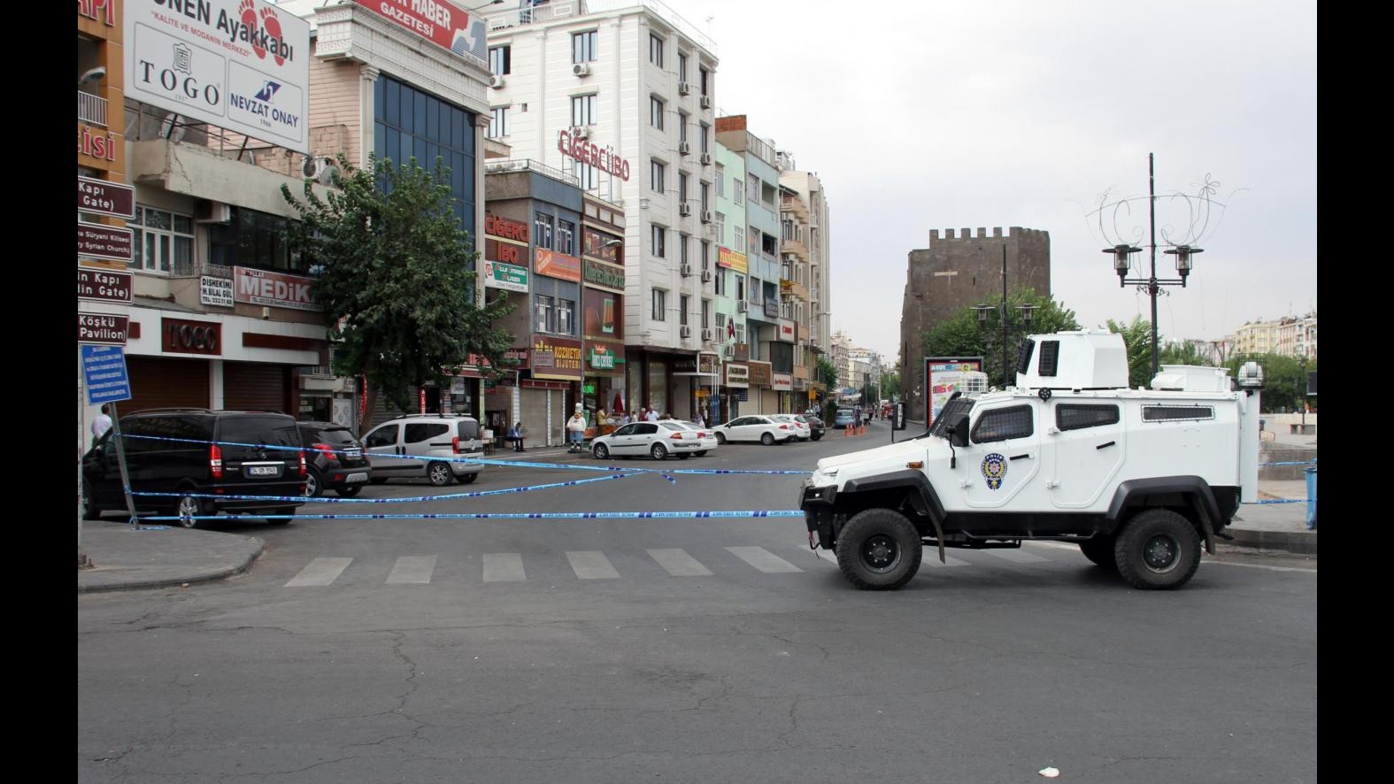 Turchia, protesta curdi contro esito voto: agenti usano lacrimogeni