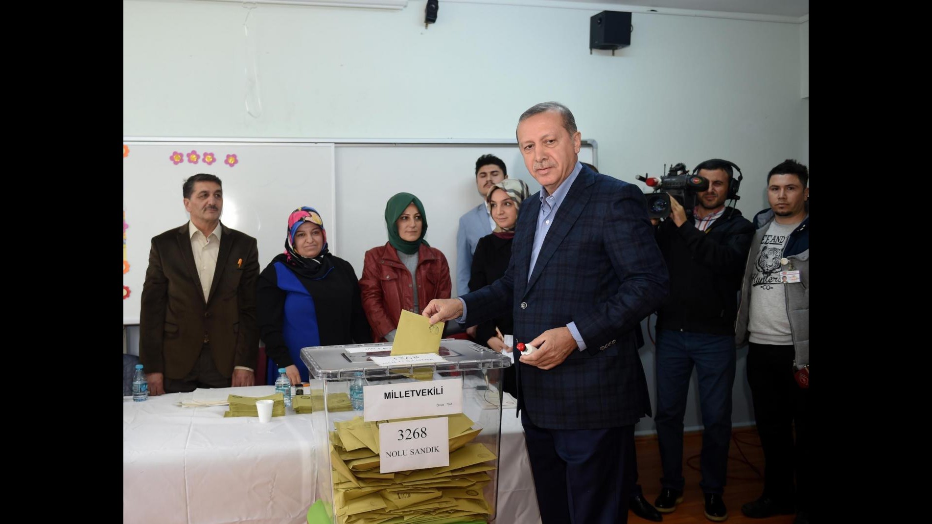 Turchia, Erdogan e leader Hdp Demirtas hanno votato a Istanbul