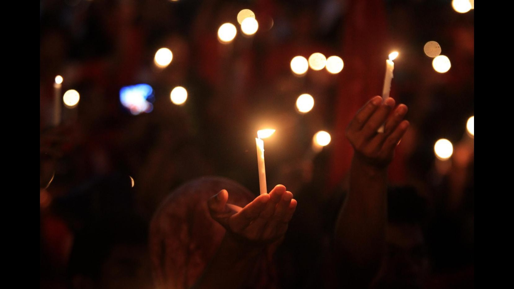 Romania, esplosione in discoteca a Bucarest: morti salgono a 27, 162 feriti