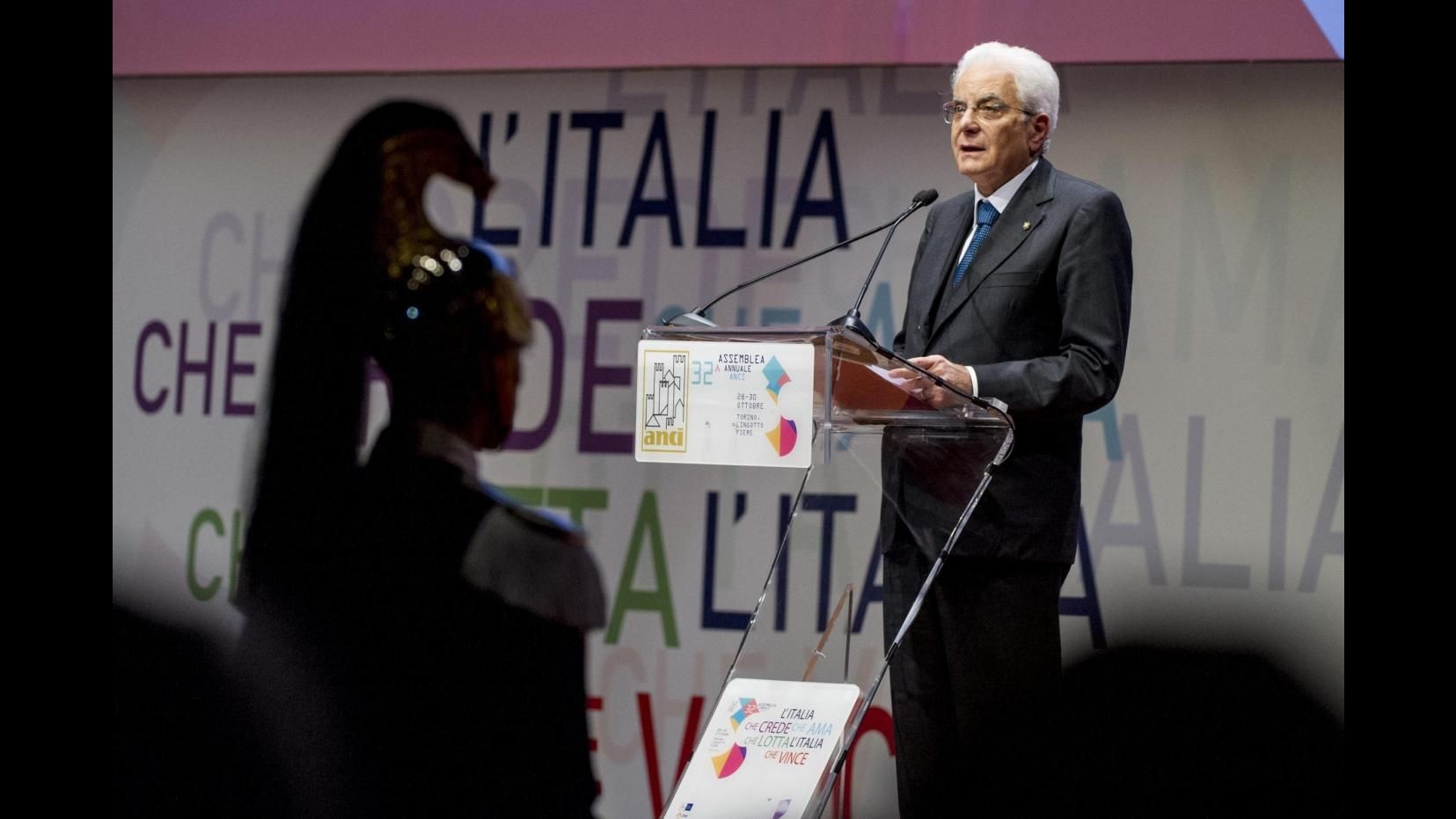 Mattarella all’Anci: L’Italia non è un malato incurabile. Sviluppo dipende da Sud