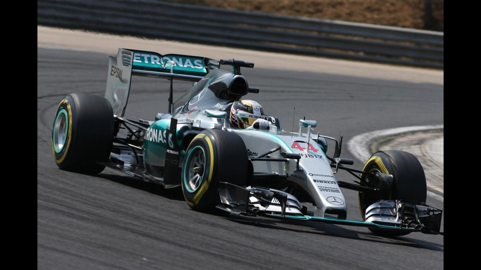 F1, Gp Ungheria: pole Hamilton davanti a Rosberg, terzo Vettel