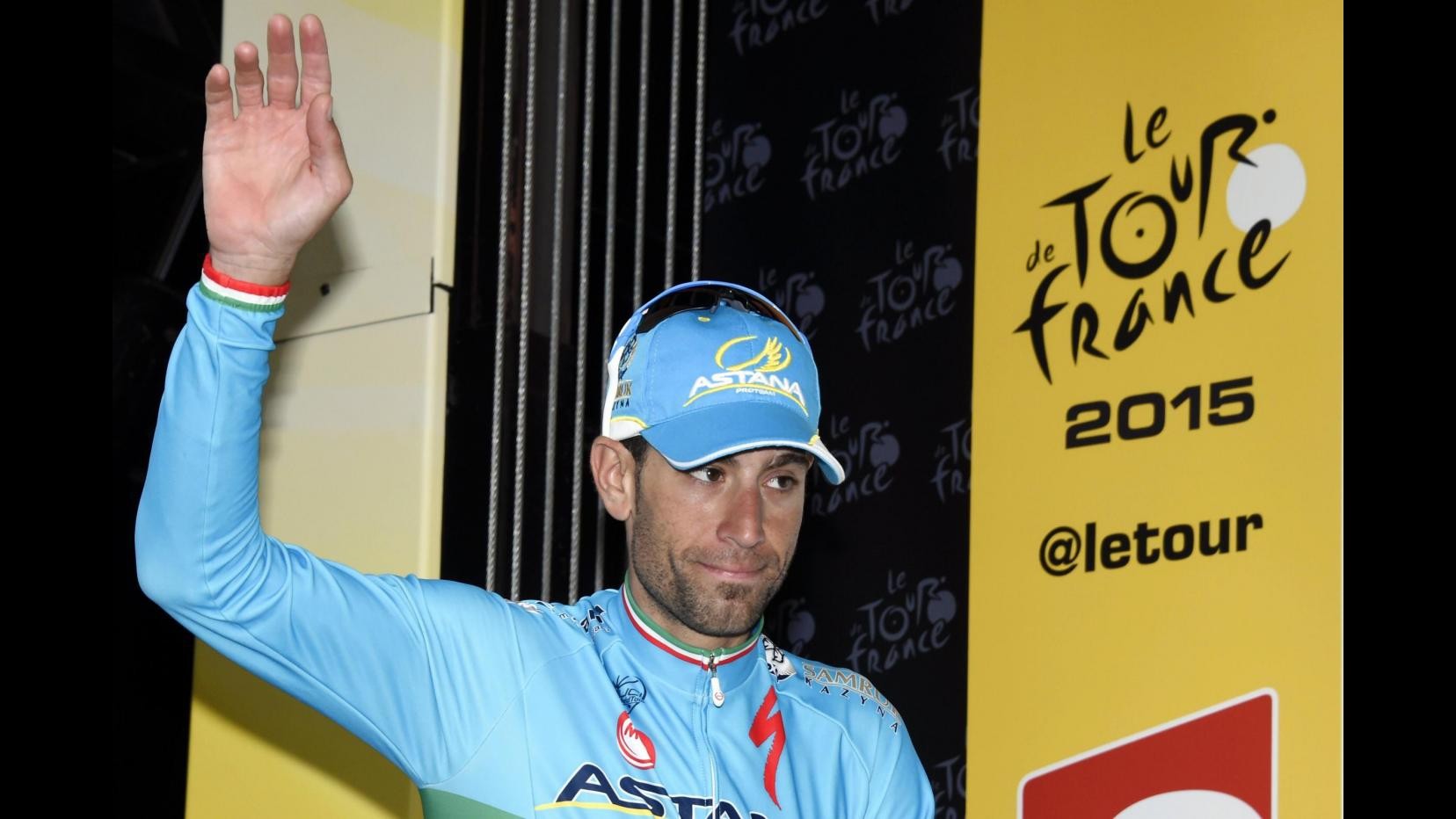 Impresa di Nibali al Tour, stacca tutti i big e vince la tappa
