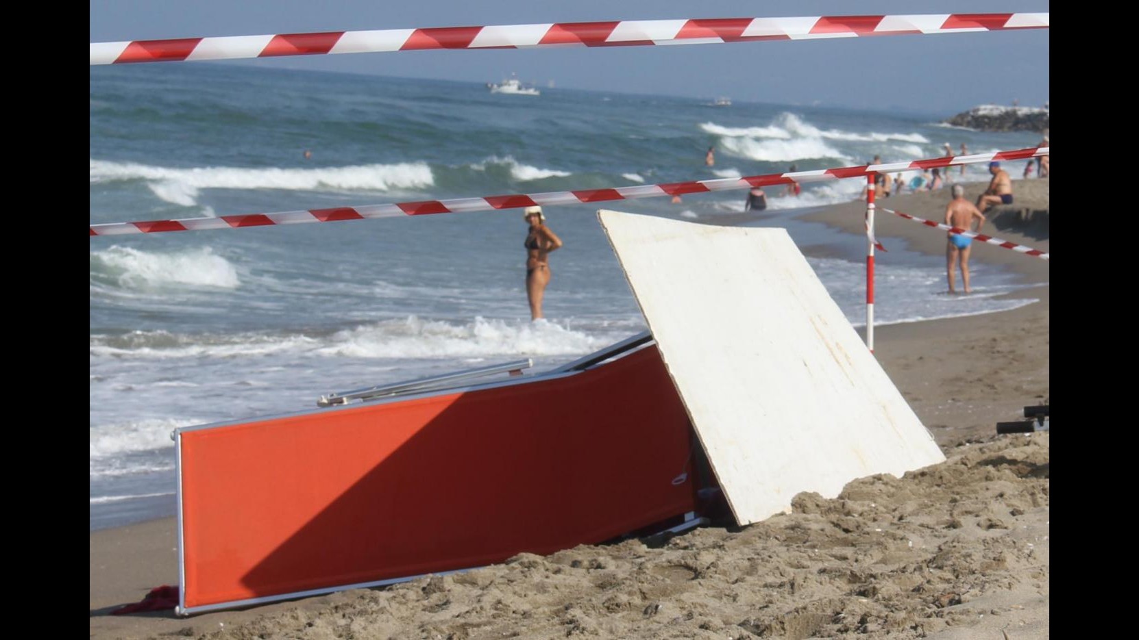 Viareggio, si tuffa dal pedalò e non riemerge: trovato corpo del 21enne