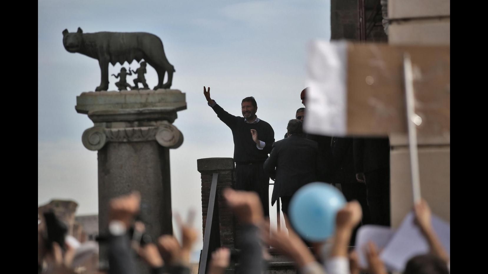 Marino ritira le dimissioni. Il Pd ai consiglieri: Via dal Campidoglio