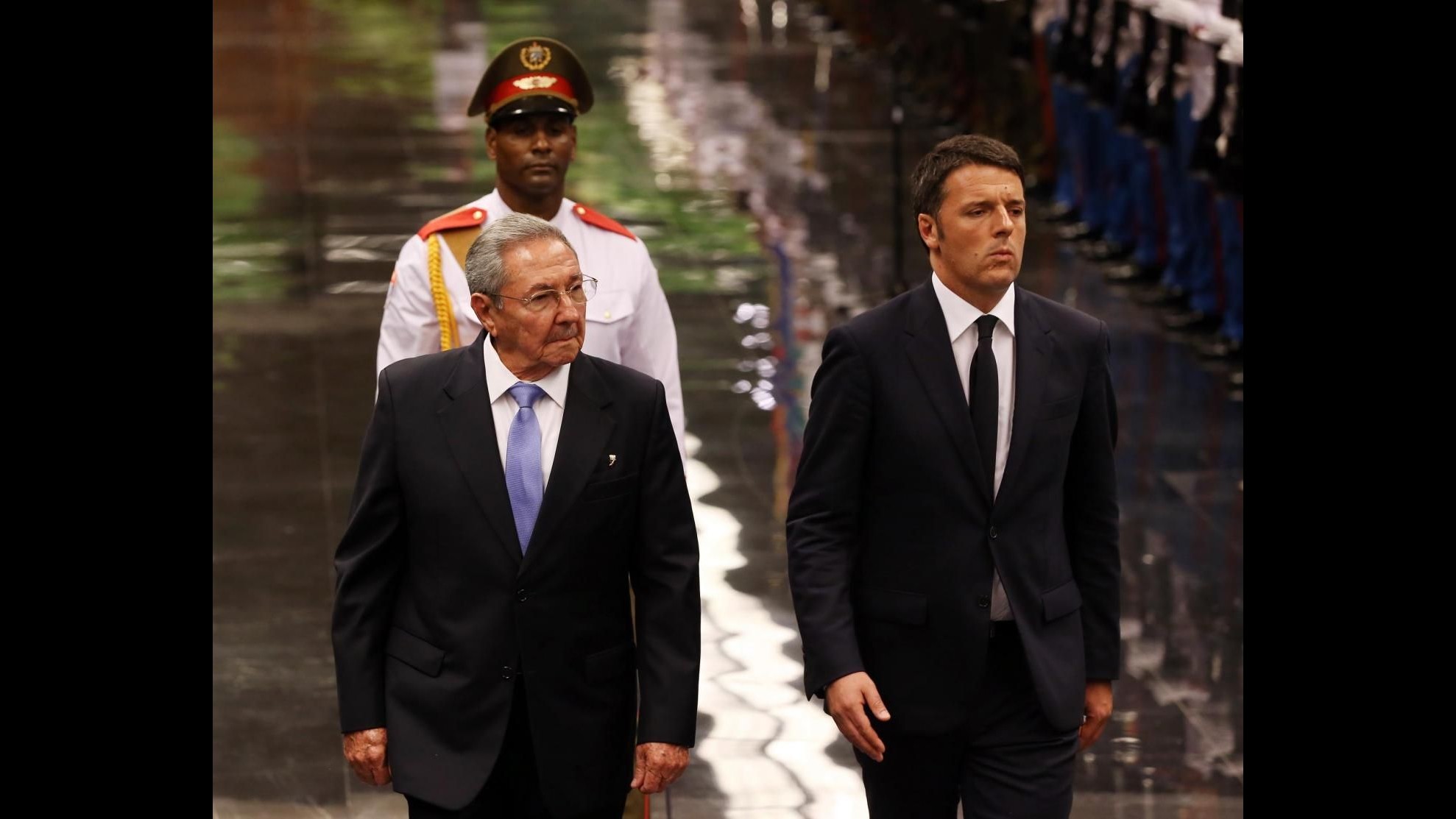 Cuba, Renzi vede Raul Castro: Rafforzare rapporti economici e culturali
