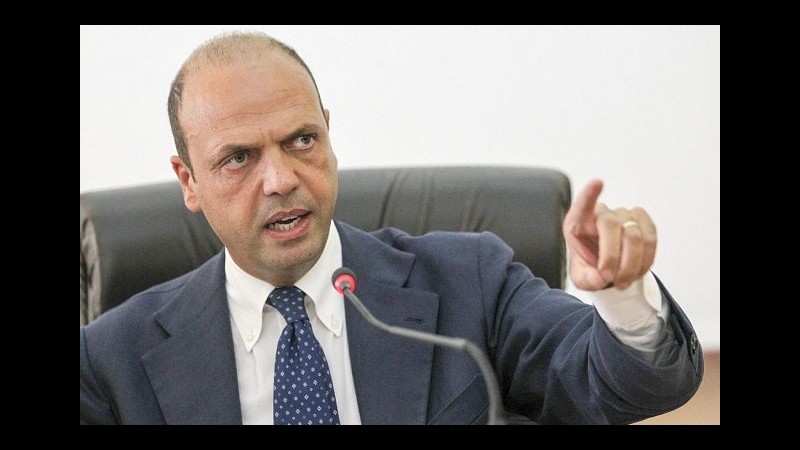 Migranti, Alfano: Italia è dalla parte giusta della storia
