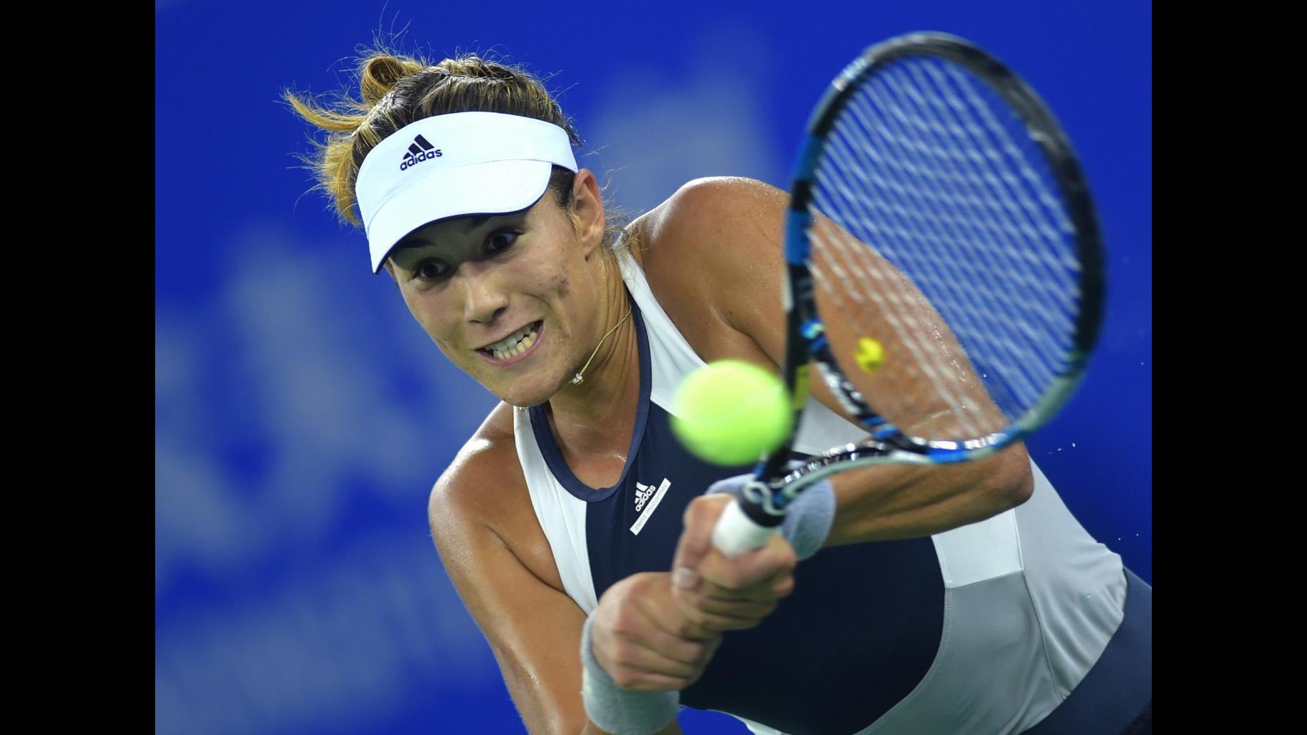 Wta Finals: Muguruza batte Kerber e vede le semifinali