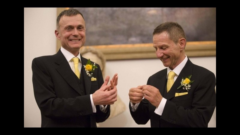 Stop dai giudici alla trascrizione dei matrimoni gay esteri. E’ scontro