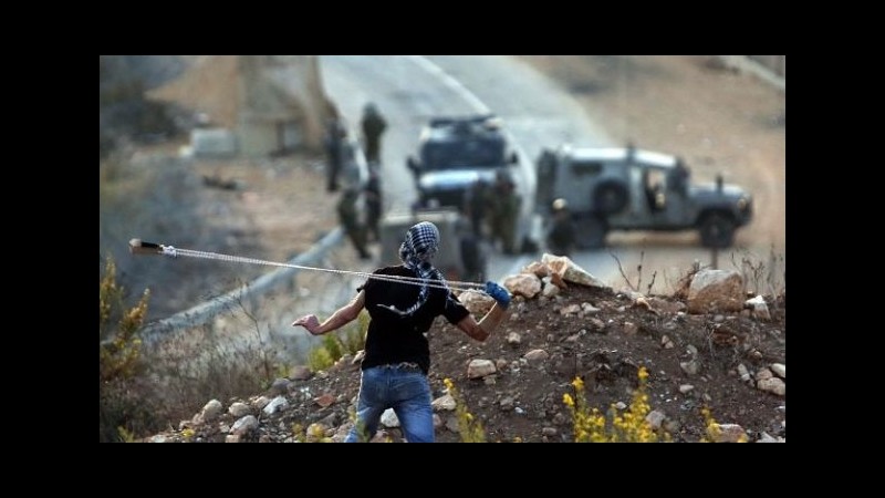 Israele inasprisce le pene: chi lancia le pietre rischia 20 anni