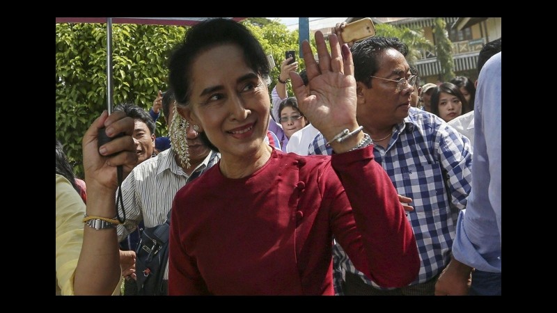 Birmania, dati quasi definitivi delle elezioni: vittoria di San Suu Kyi oltre il 90%