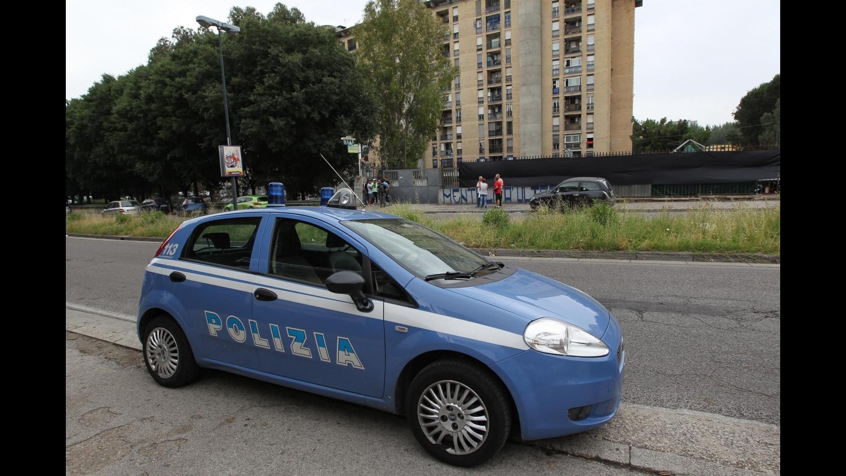 Napoli, tentano di rapinare prostituta: inseguiti e arrestati