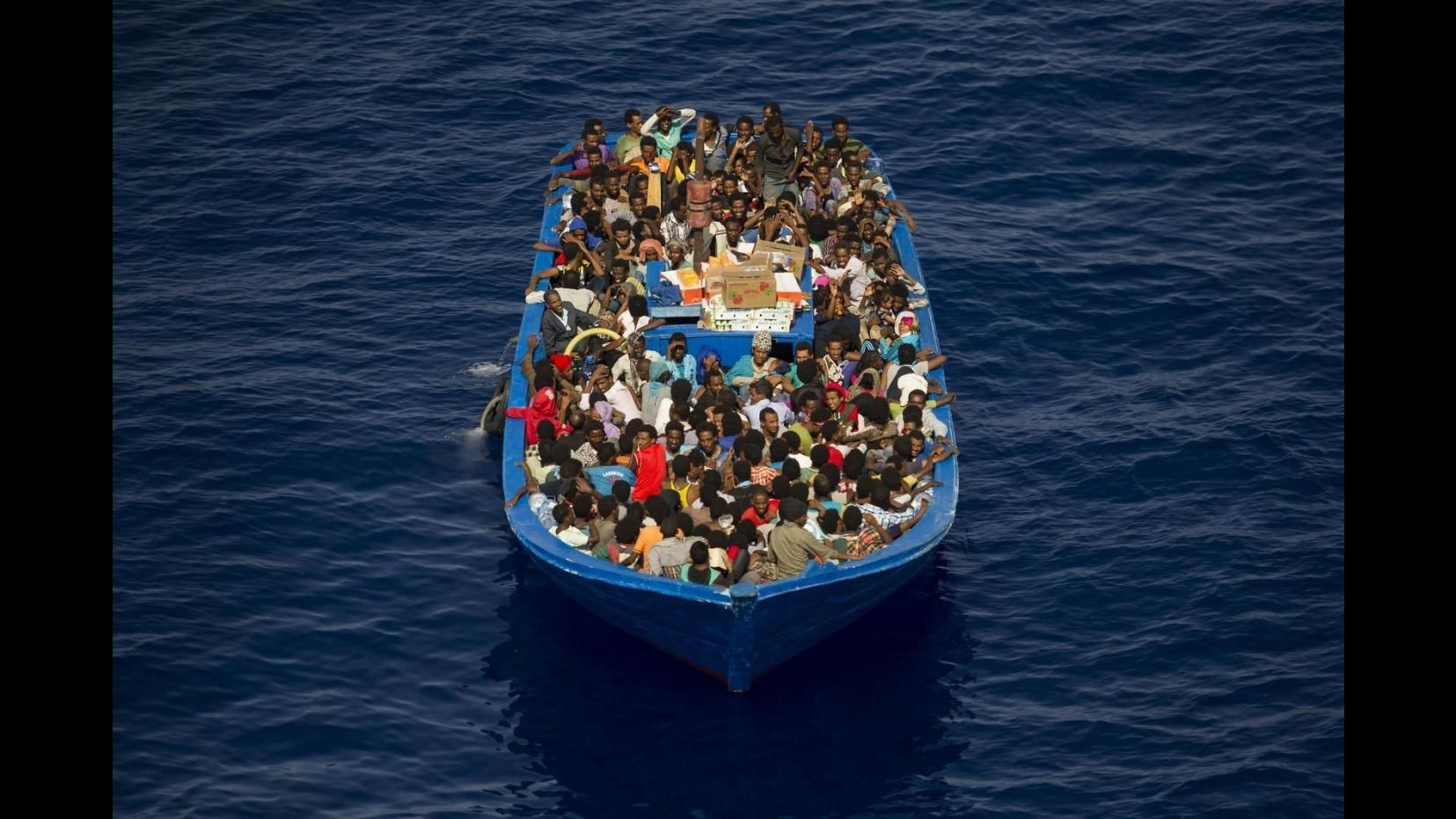 Migranti, Frontex: 1,2 milioni arrivi in 2015, 540mila in Grecia