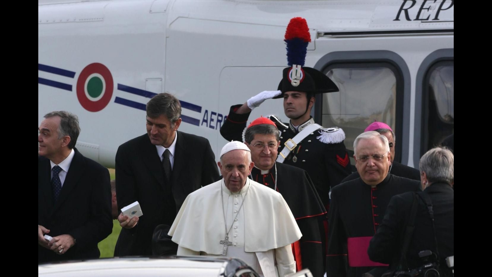 Firenze, Papa arrivato allo stadio: c’è Agnese Renzi e figli