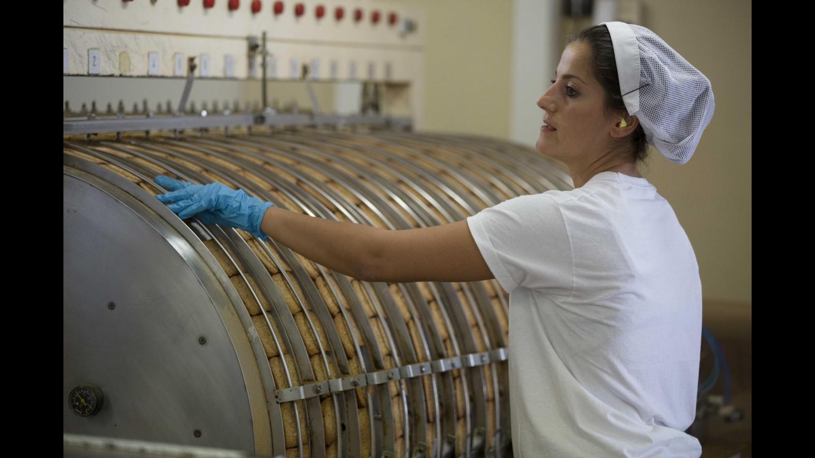 Inps, crescono contratti a tempo indeterminato, 700mila nuove assunzioni