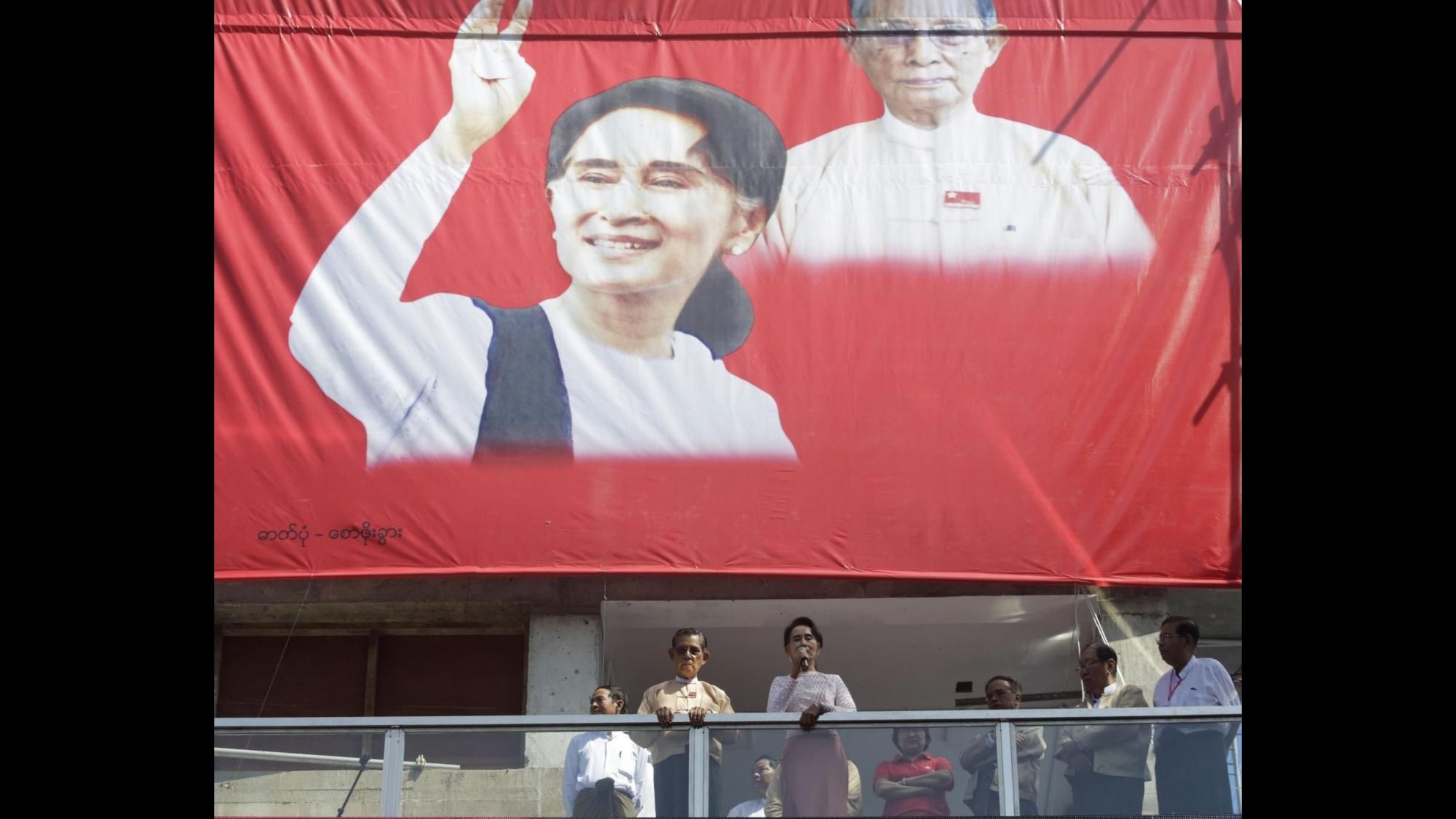Birmania, Suu Kyi alla Bbc: Abbiamo la maggioranza seggi, ma ritardi nei risultati