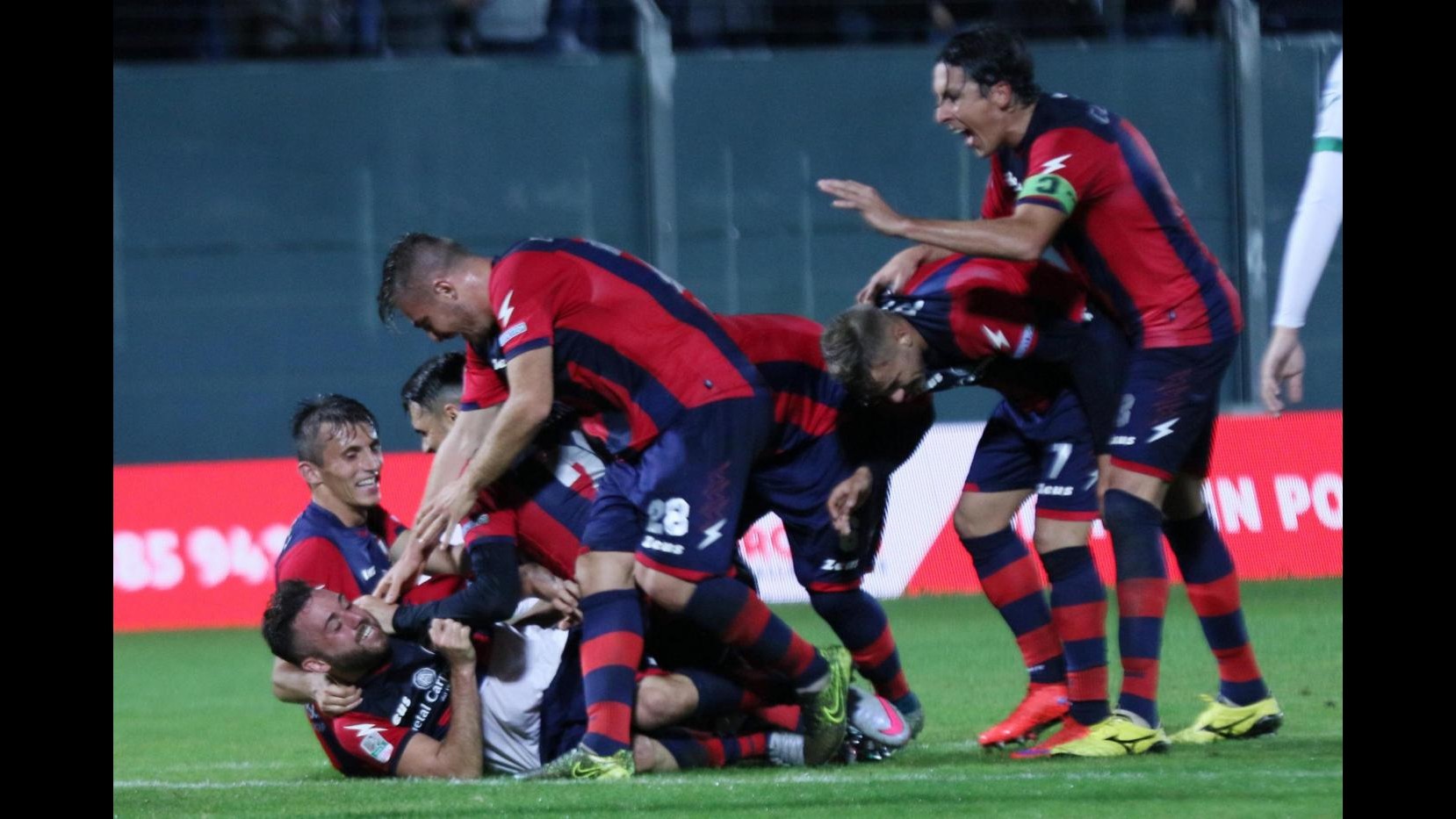 Serie B: Crotone supera 3-1 Avellino e vola al secondo posto