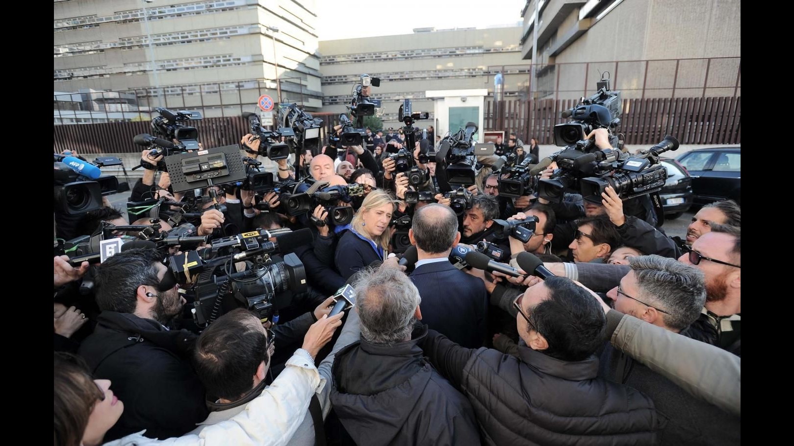 Mafia Capitale, Odevaine ai pm: Vigili pagati in nero da Totti per proteggere i figli