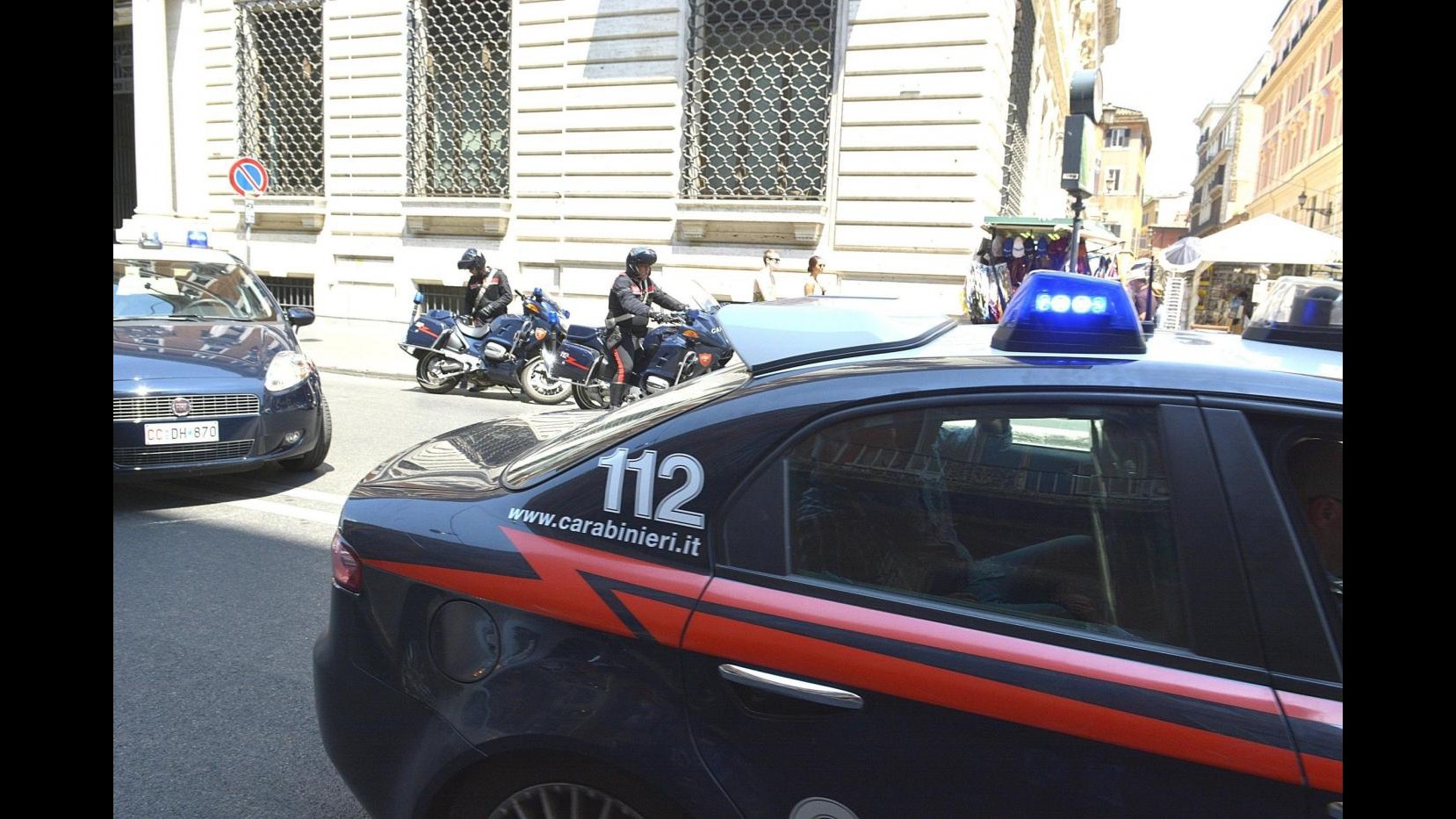 Milano,tenta di uccidere moglie,vicini chiamano carabinieri: arrestato