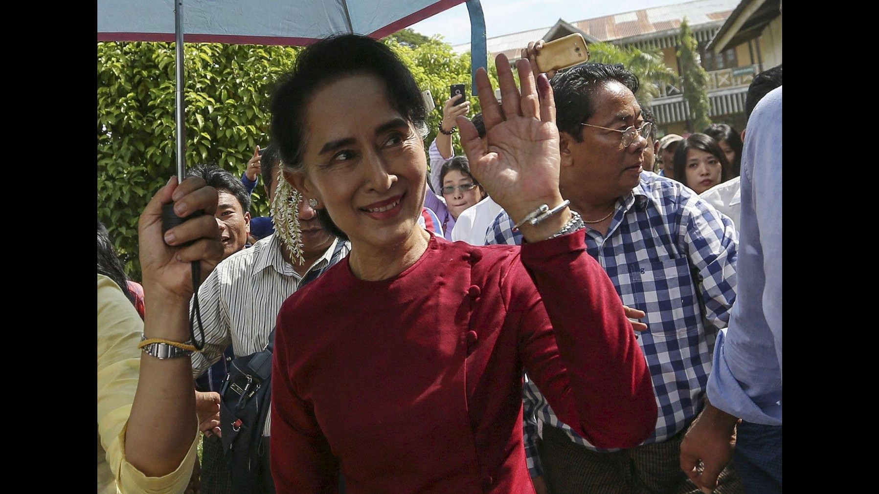 Birmania, un voto storico: San Suu Kyi ottiene il 70% dei seggi in Parlamento