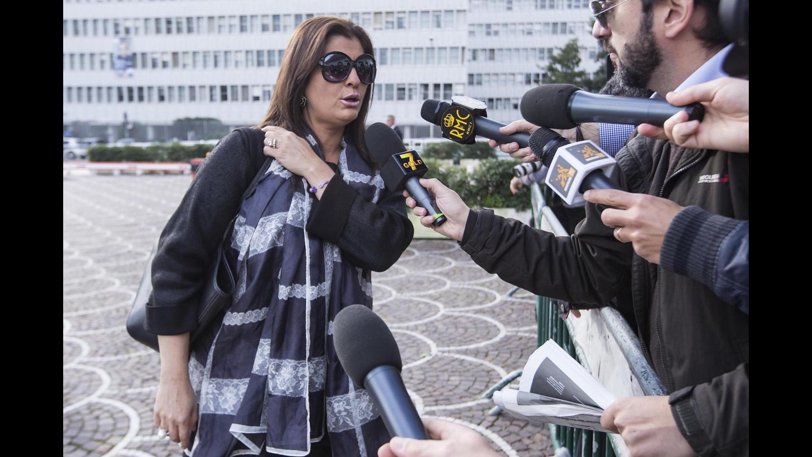 Ponte Stretto, Santelli (Fi): Renzi guida governo delle bolle di sapone