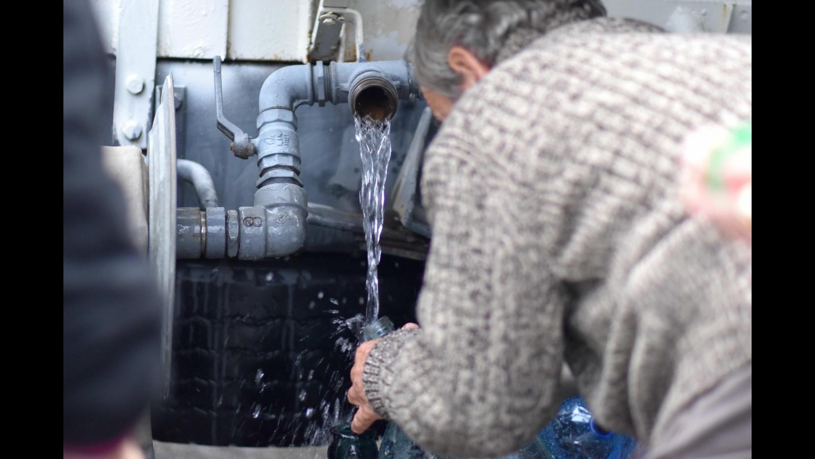 Messina resta senza acqua. Renzi firma stato d’emergenza