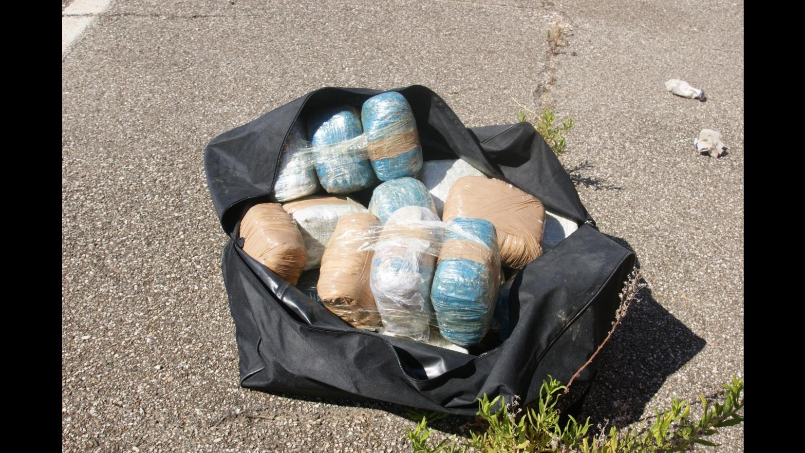 Napoli, arrestati tre ventenni per spaccio di droga