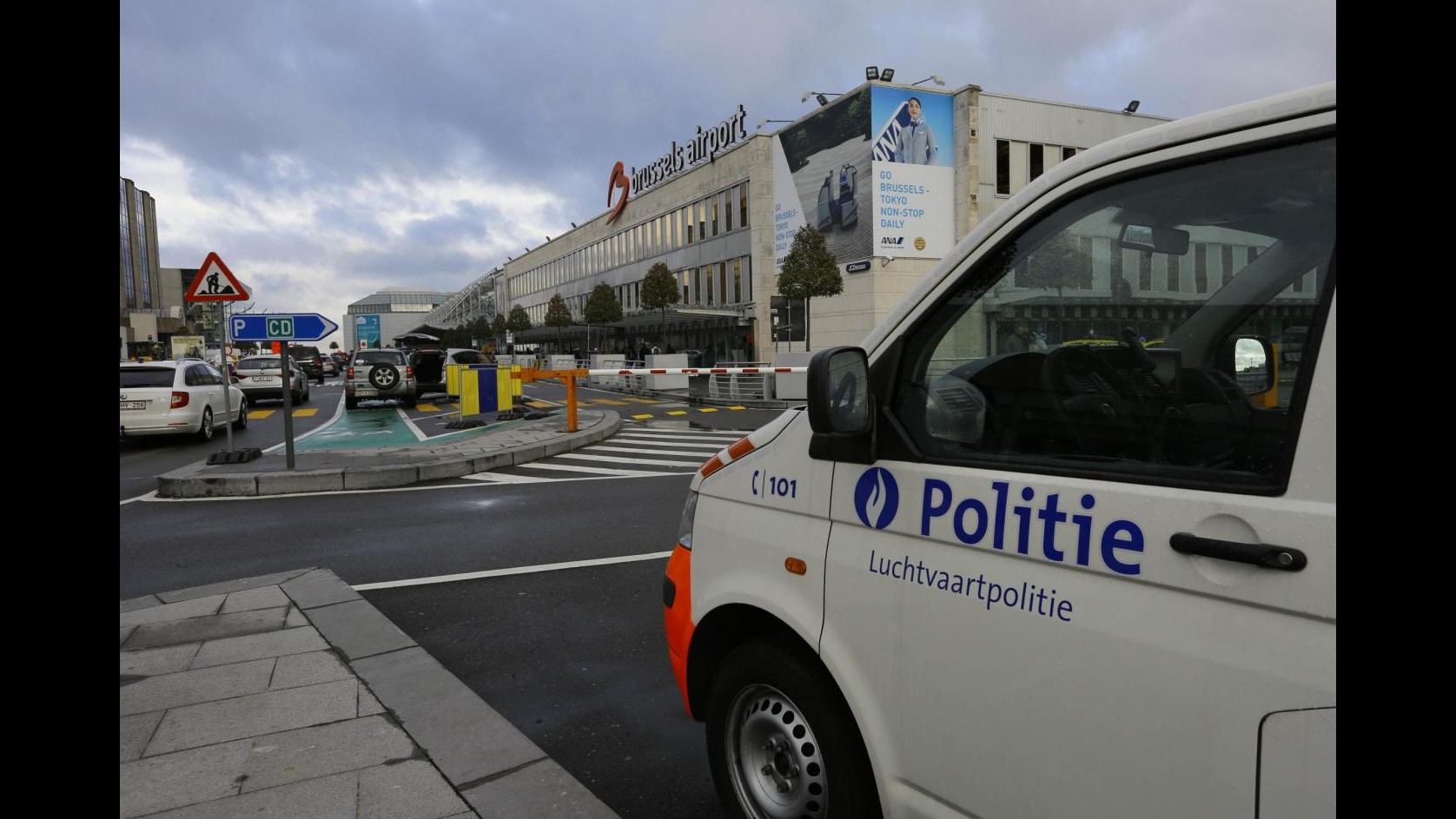 Parigi, l’allarme passa a Bruxelles: ancora caccia al terrorista