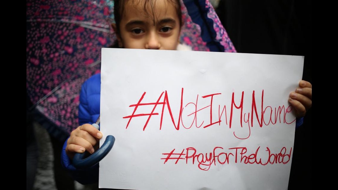 Milano,sit in comunità islamica in San Babila, oltre 3000 partecipanti