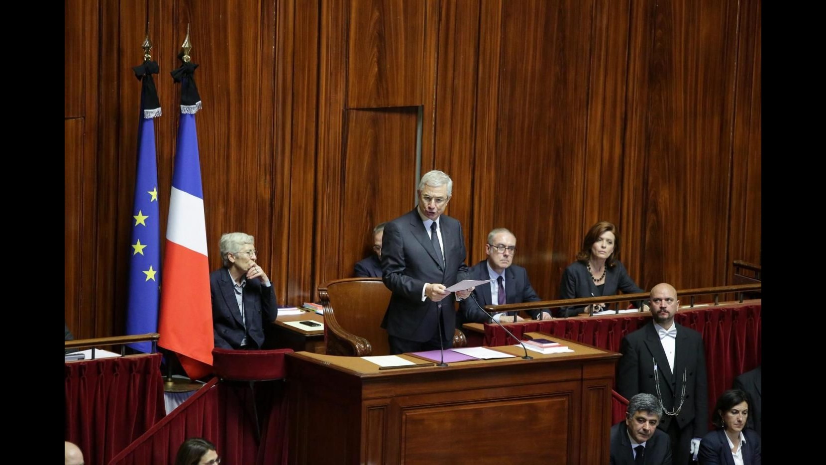 Parigi, Stato d’emergenza prolungato di 3 mesi dopo voto Senato
