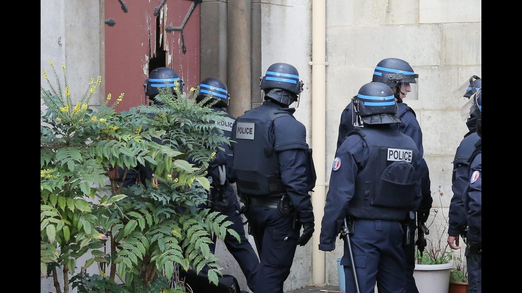 Parigi, ucciso cervello attentati ma è fobia per gli attacchi chimici