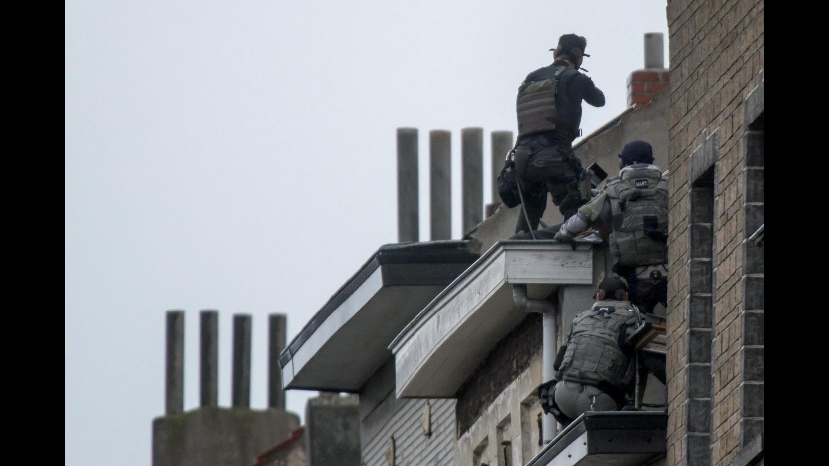 Parigi, iTélé: Abaaoud visto da qualcuno domenica in Francia