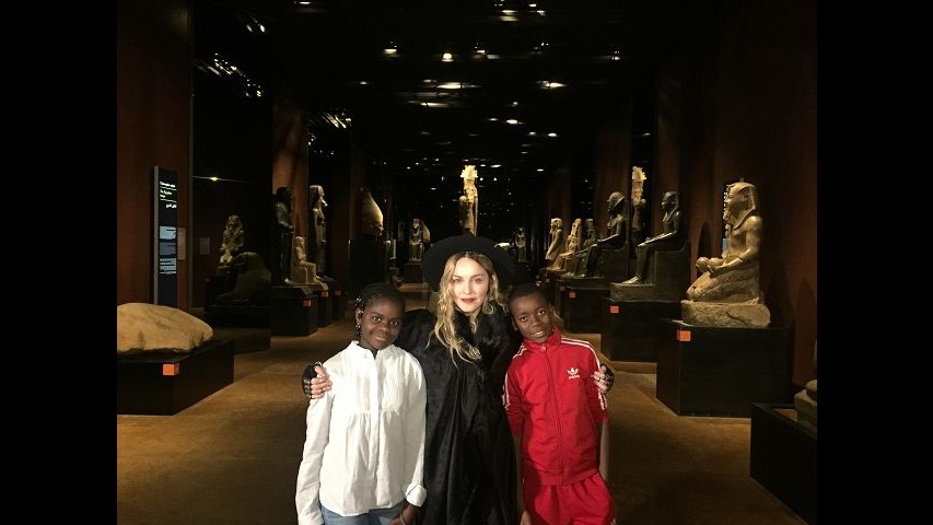 Musica, Madonna in tour a Torino visita il museo Egizio