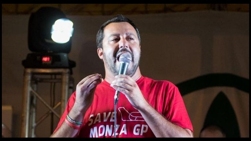 Parigi, Salvini: Fischi stadio? Allora via Turchia da Euro2016