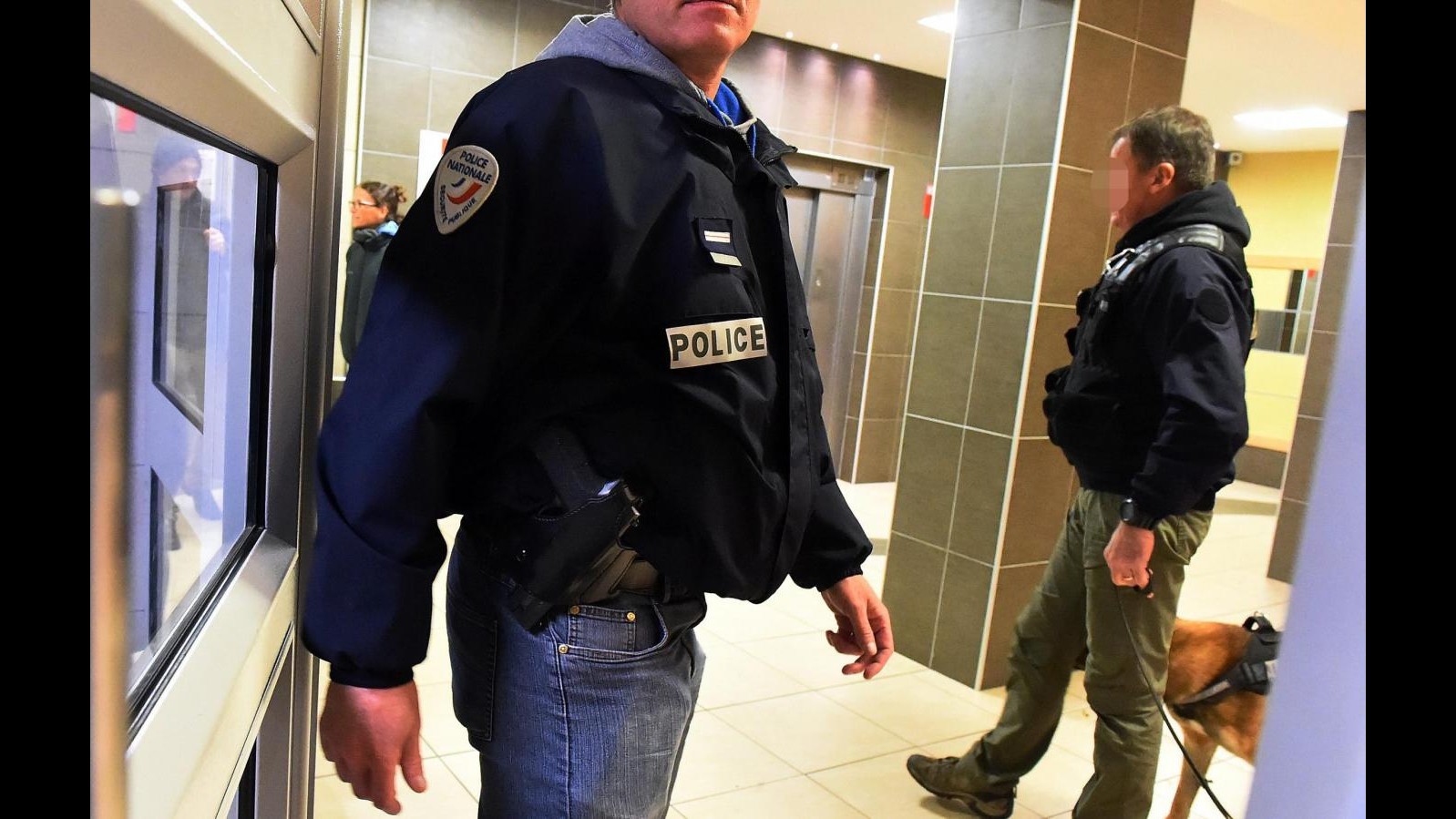 Parigi, perquisito appartamento Brahim Abdeslam: trovati cellulari