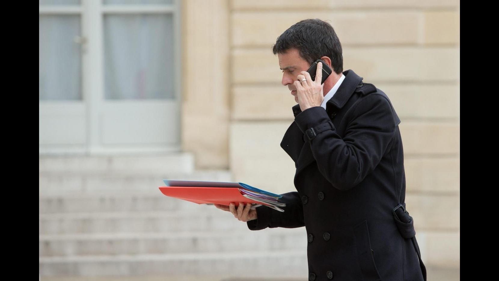 Parigi, Valls: Bisogna chiudere moschee e associazioni estremiste
