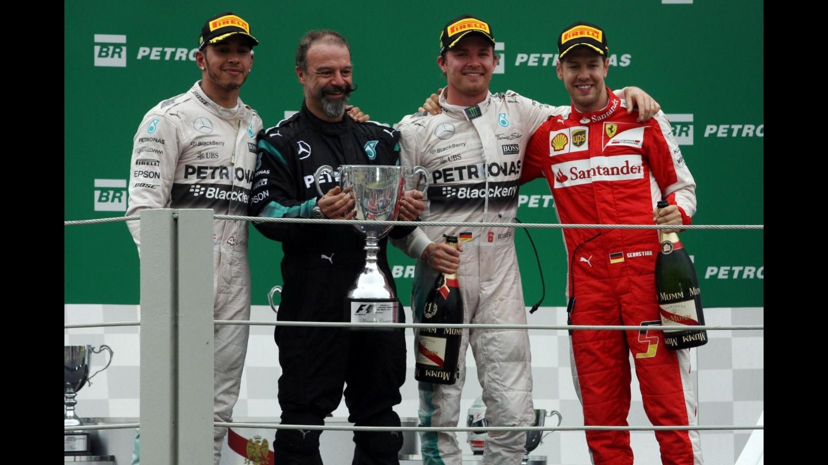 F1, Rosberg domina in Brasile: doppietta Mercedes, Vettel terzo