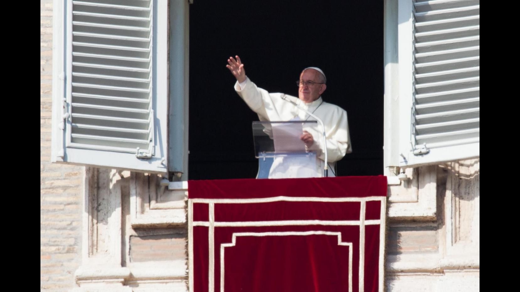 Parigi, Papa durante l’Angelus: Usare la violenza in nome di Dio è una bestemmia