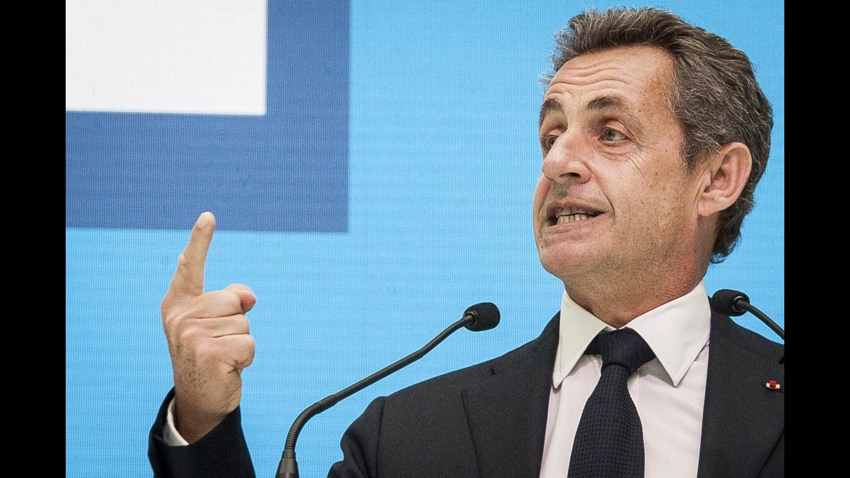 Parigi, Sarkozy: Non usiamo parola ‘guerra’ alla leggera