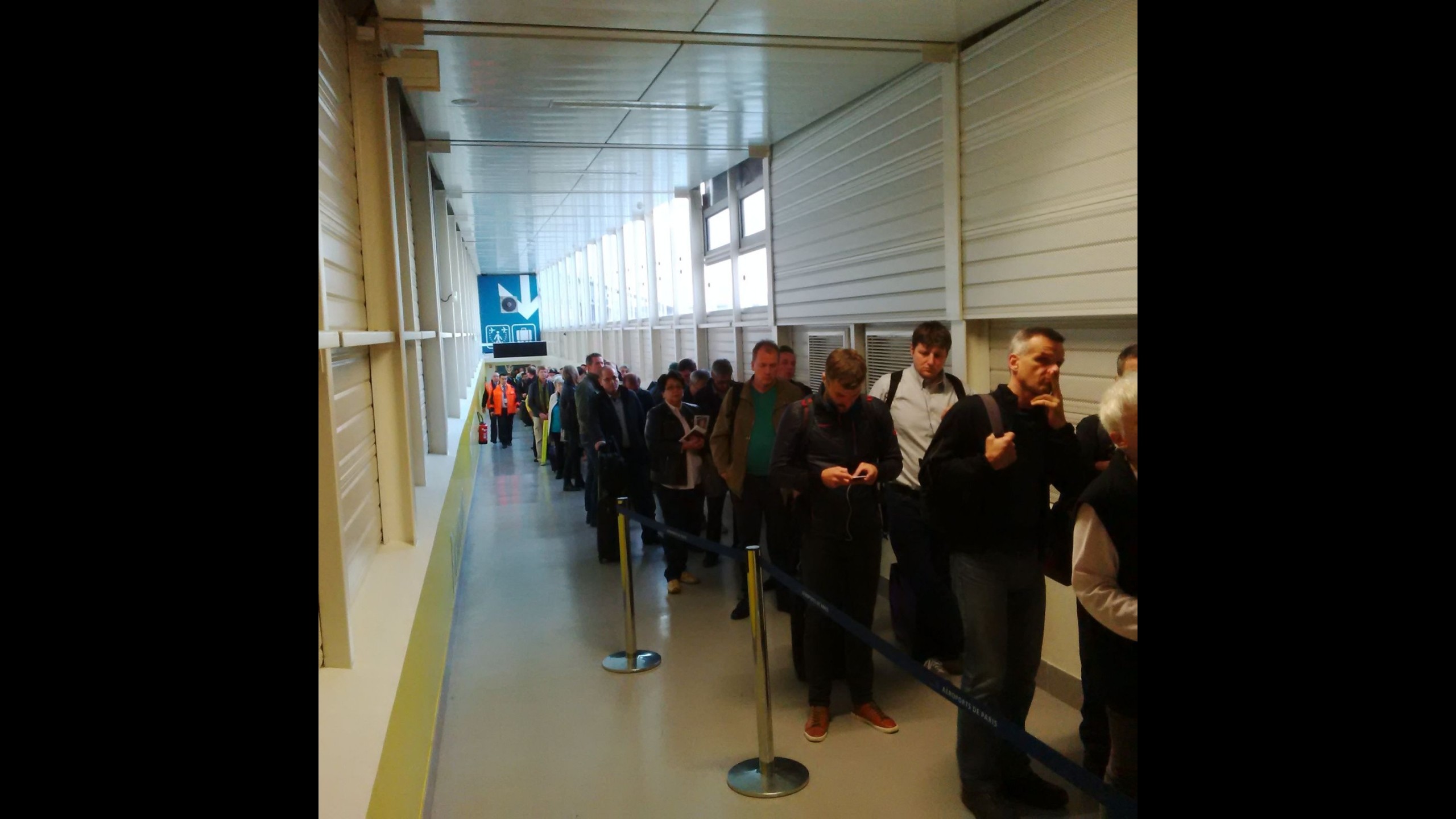 Parigi, lunghe code per i controlli a aeroporto Charles de Gaulle