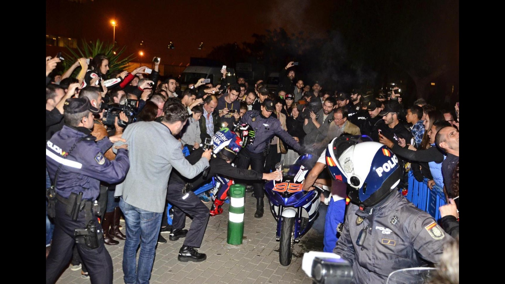 MotoGp, Lorenzo si ustiona gamba sinistra durante festa a Palma Maiorca