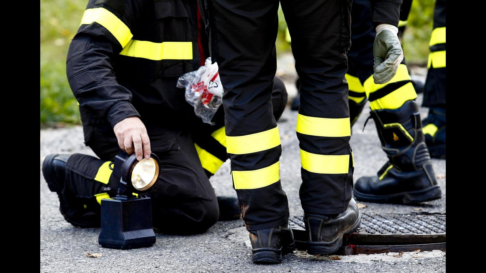 Milano, accoltella la madre e poi incendia casa: arrestato 46enne