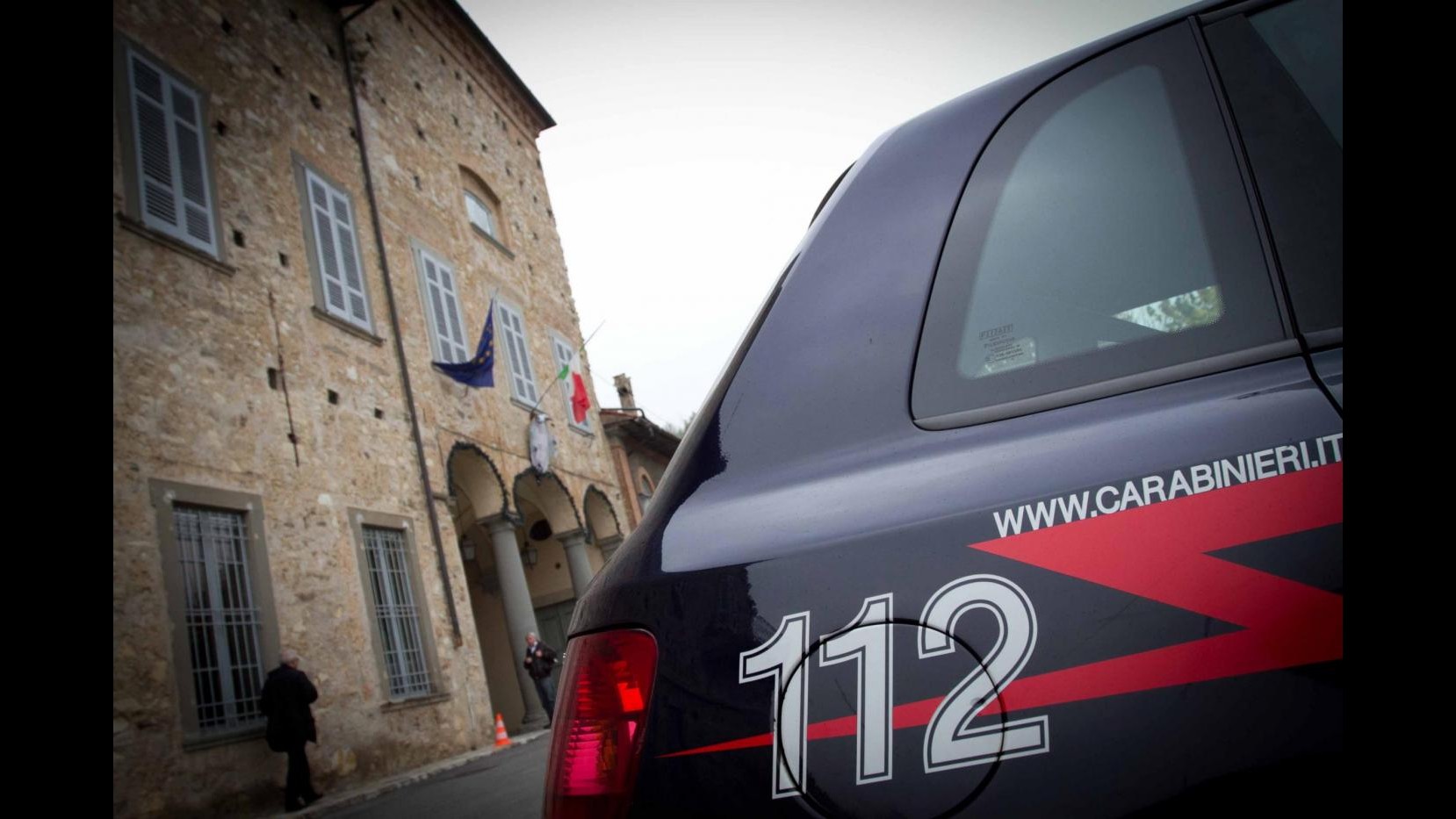 Torino, legano e rapinano gioielliere poi fuggono a piedi