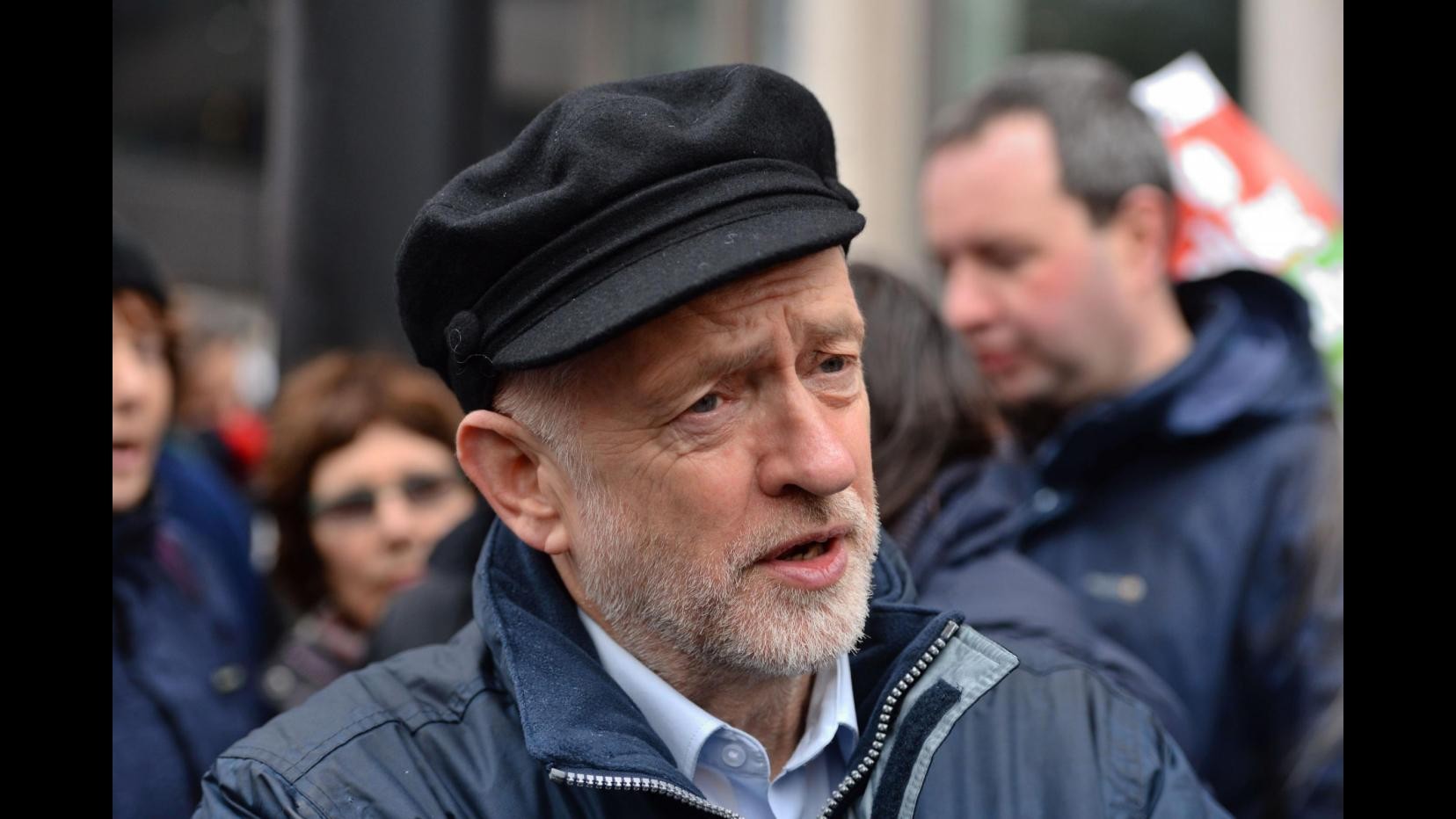 Siria, Corbyn riunirà partito laburista per decidere su raid Gb