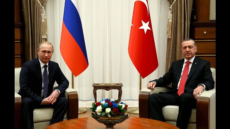 Siria, Putin firma decreto con ritorsioni economiche contro Turchia