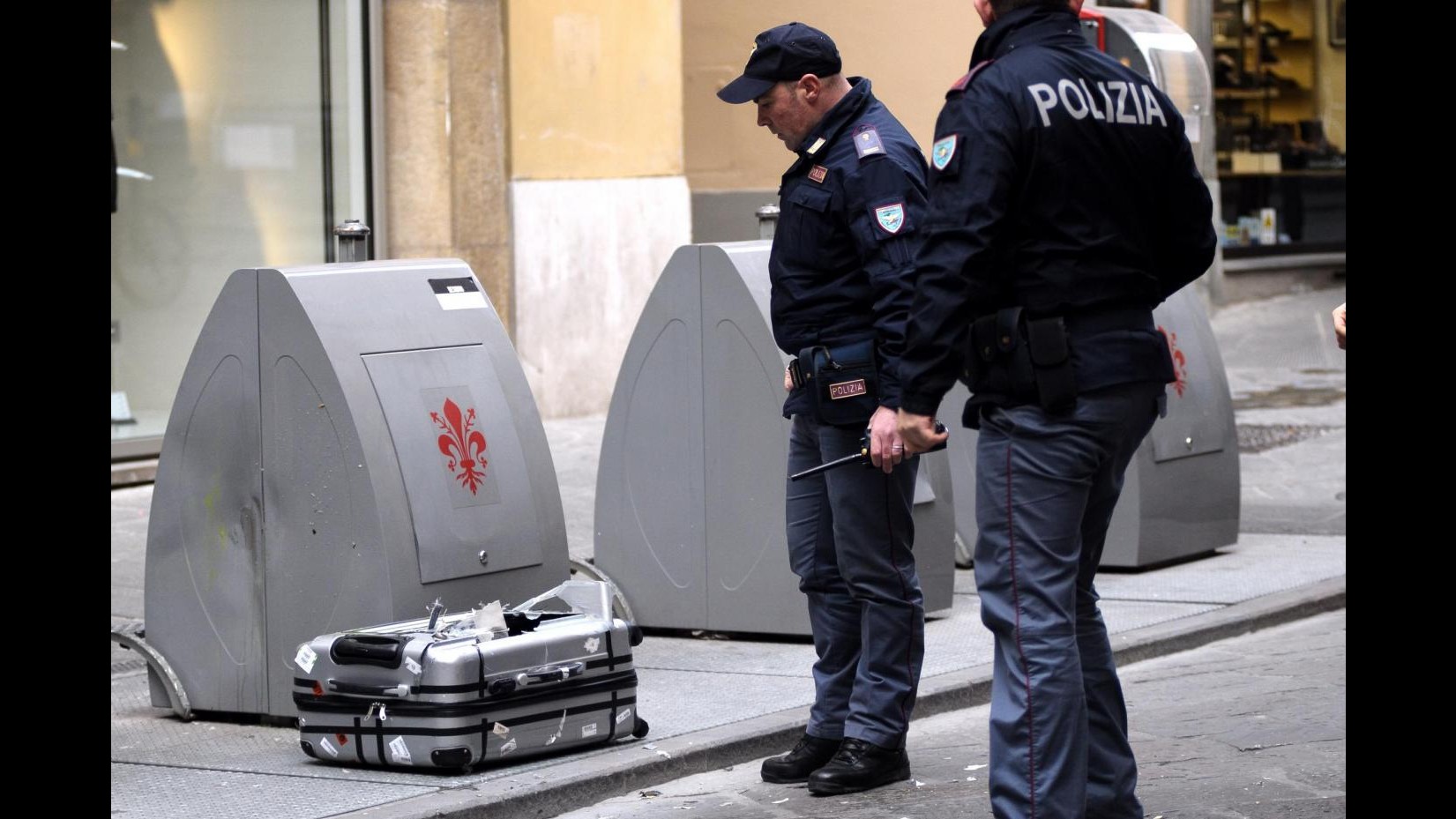 Firenze, falso allarme bomba: valigia innocua