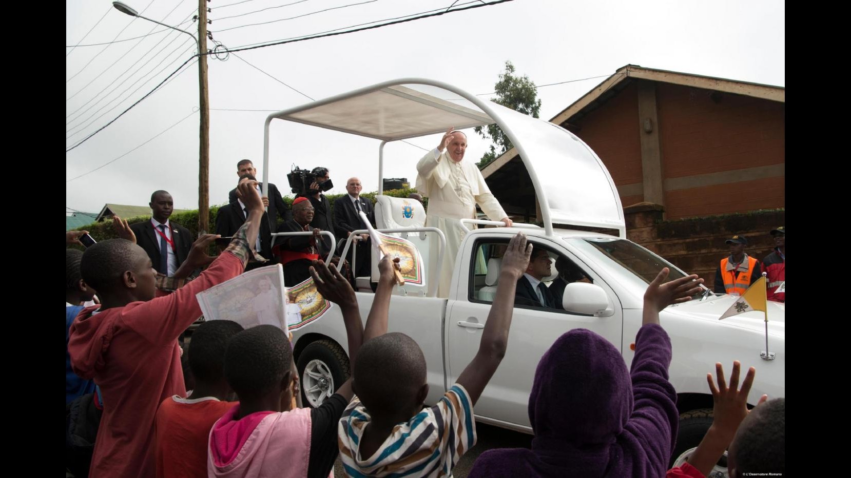 Uganda, Papa: Piaceri mondani non danno la gioia