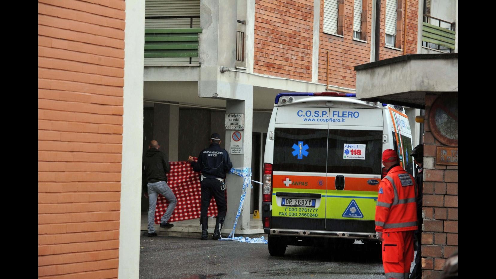 Milano, seccato per lavori accoltella operaio e minaccia capocantiere