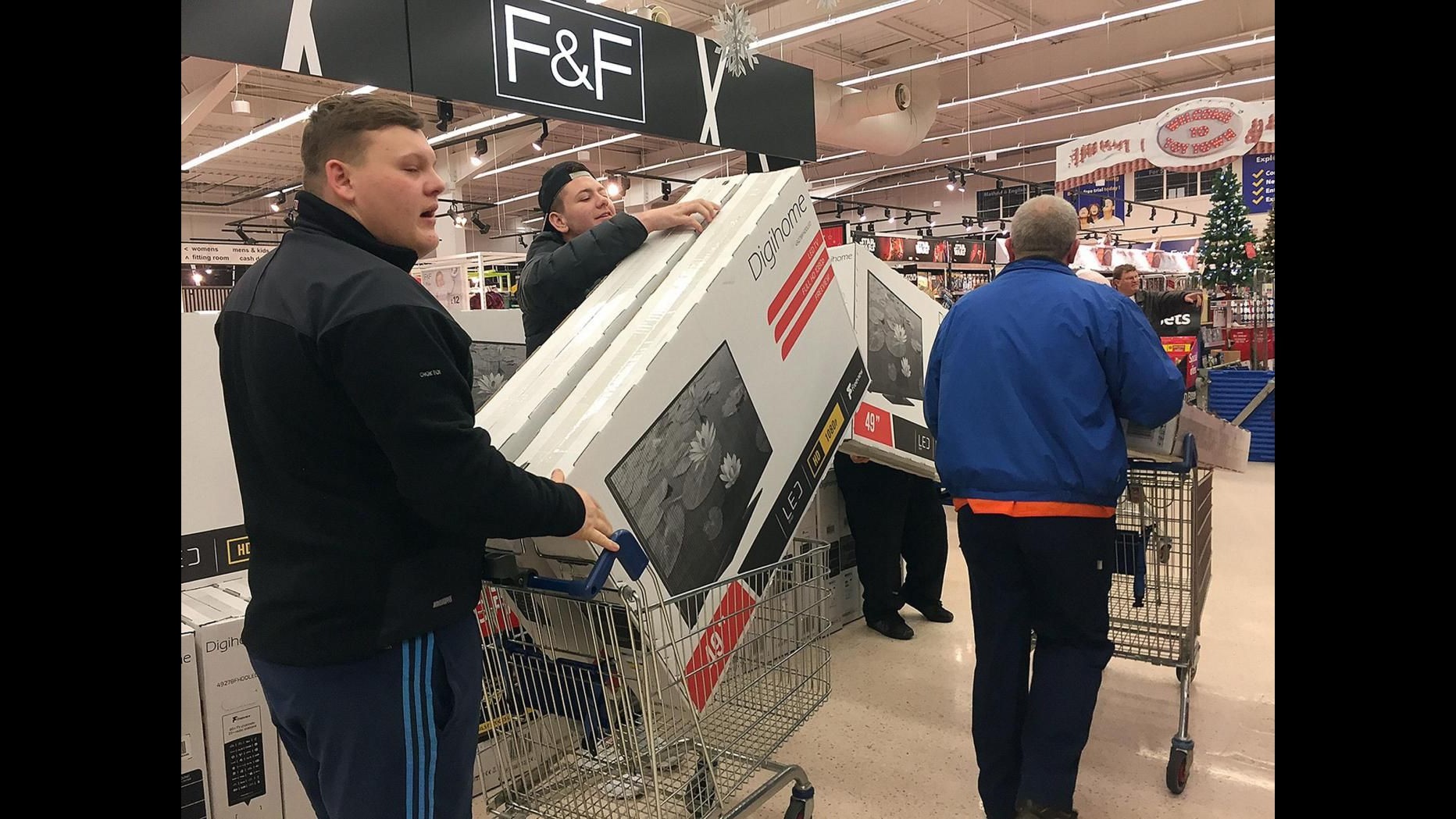 Black Friday, al via spese pazze e sconti prima di Natale